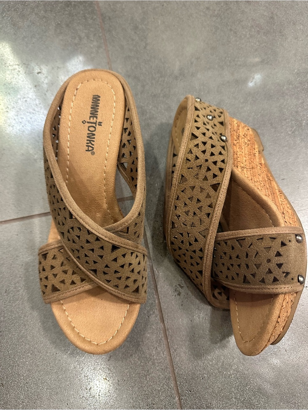 Minnetonka 7 Lainey Laser Cut Taupe Suede Leather Cork Wedge Sandals
